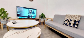 Logan's Transient Home- U1 Apartment with Balcony